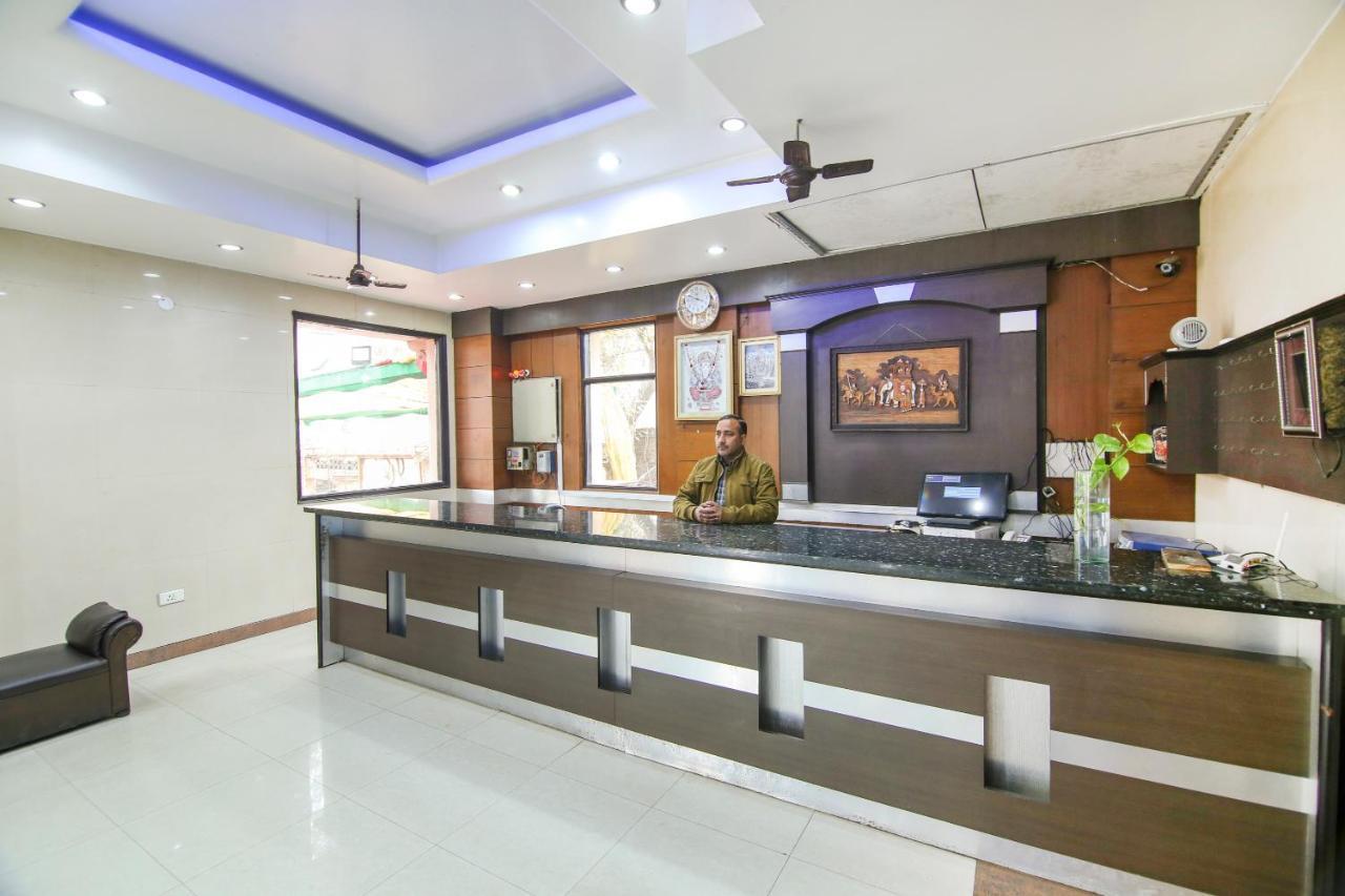 Capital O 68148 Hotel Shree Jee Palace Ghaziabad Eksteriør billede