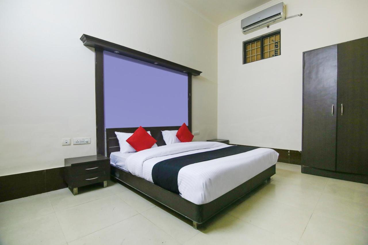 Capital O 68148 Hotel Shree Jee Palace Ghaziabad Eksteriør billede