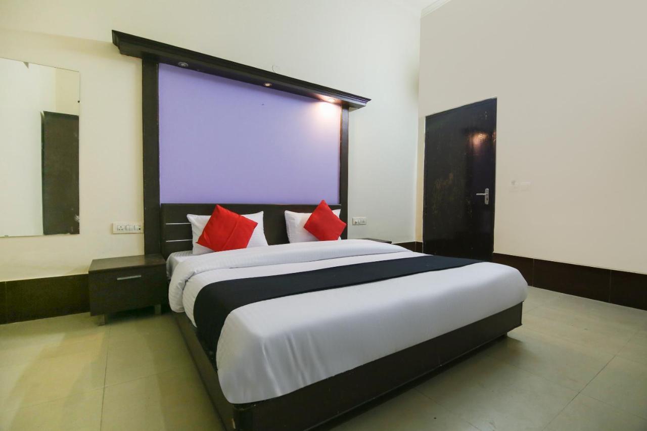 Capital O 68148 Hotel Shree Jee Palace Ghaziabad Eksteriør billede