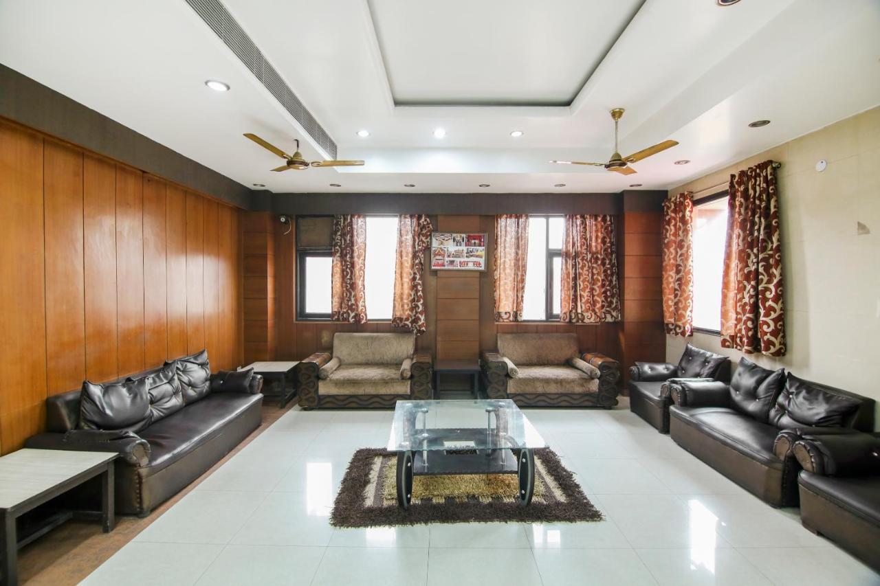 Capital O 68148 Hotel Shree Jee Palace Ghaziabad Eksteriør billede