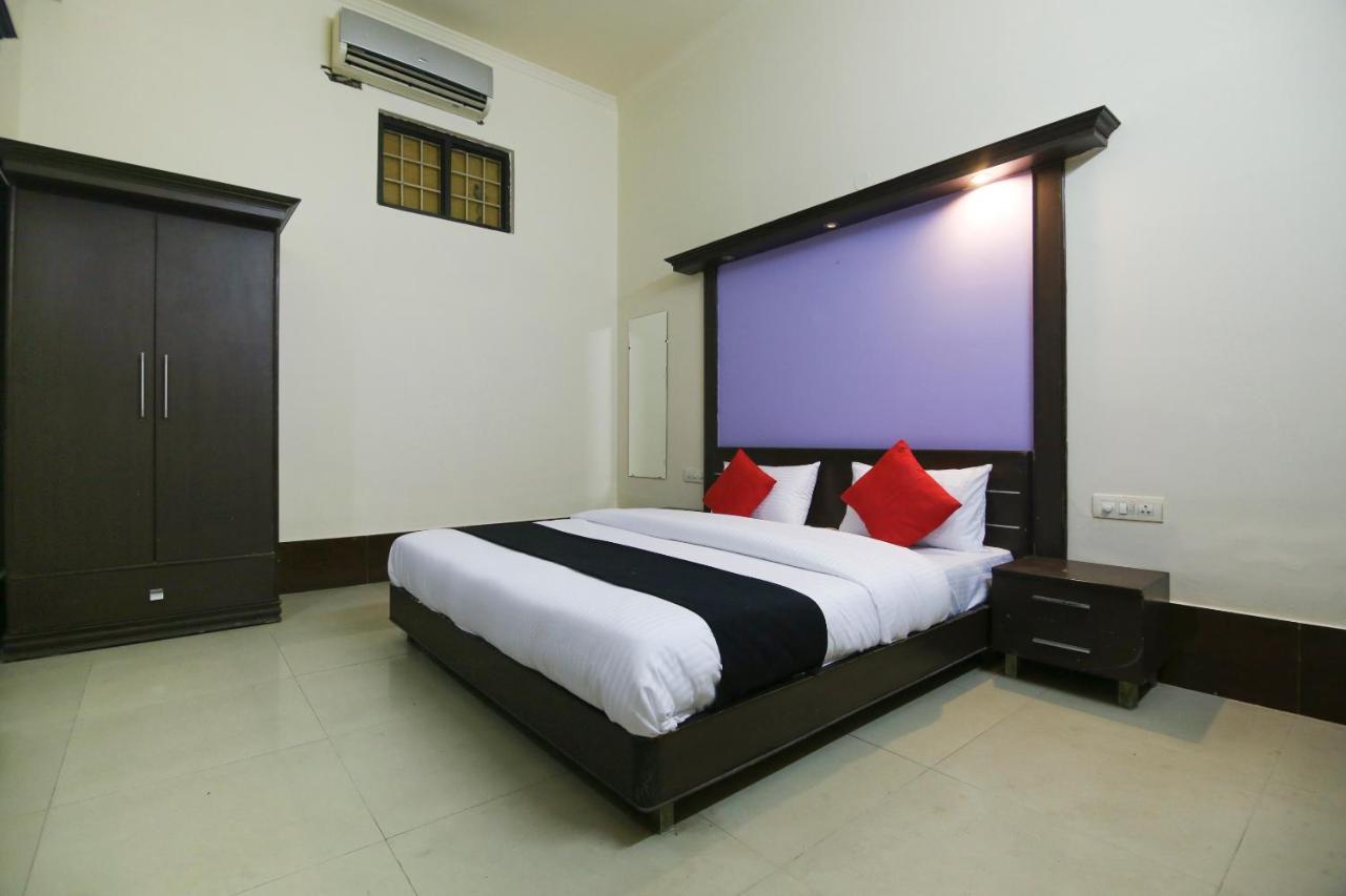 Capital O 68148 Hotel Shree Jee Palace Ghaziabad Eksteriør billede