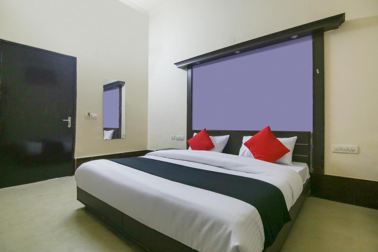 Capital O 68148 Hotel Shree Jee Palace Ghaziabad Eksteriør billede