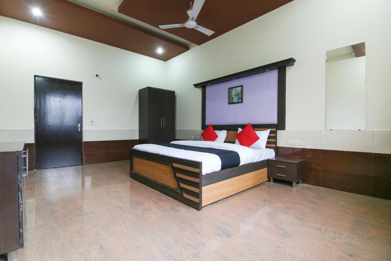 Capital O 68148 Hotel Shree Jee Palace Ghaziabad Eksteriør billede