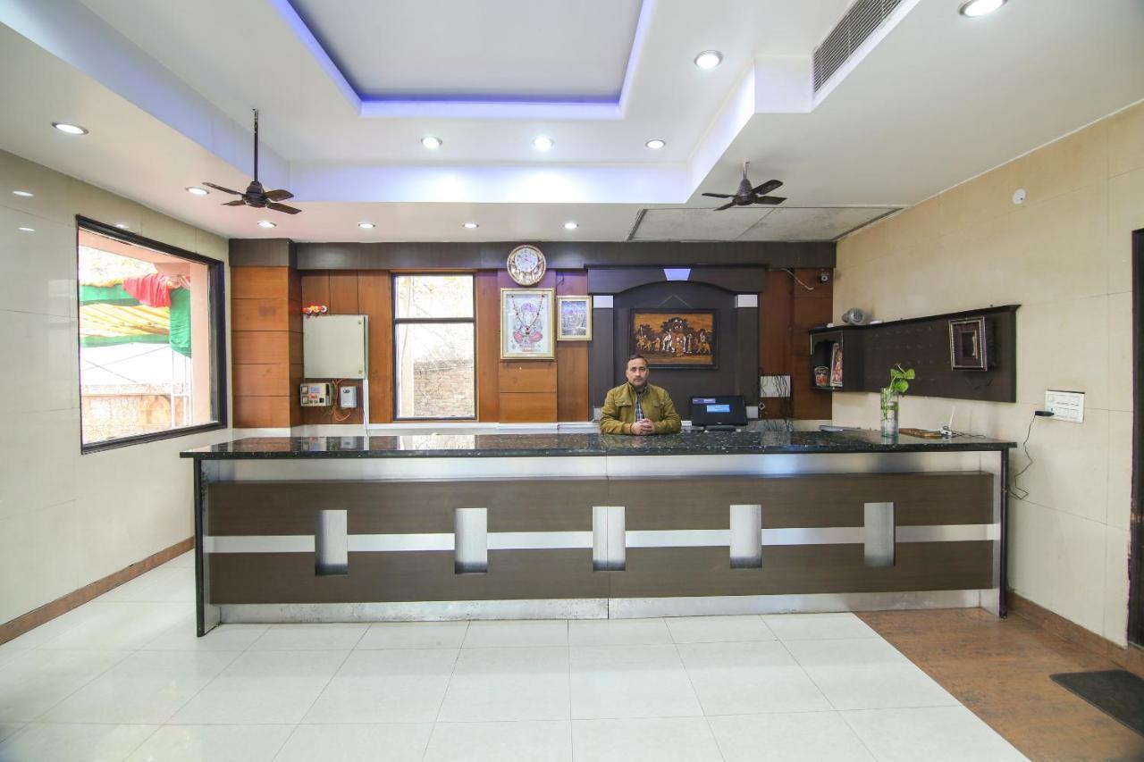 Capital O 68148 Hotel Shree Jee Palace Ghaziabad Eksteriør billede